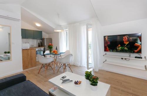 Split Apartment | Apartments and Rooms Stone House