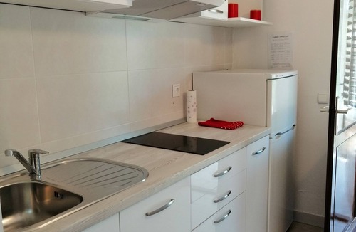 Pokrivenik Apartment | Apartments Boni (69571-A2) - Gdinj - island Hvar