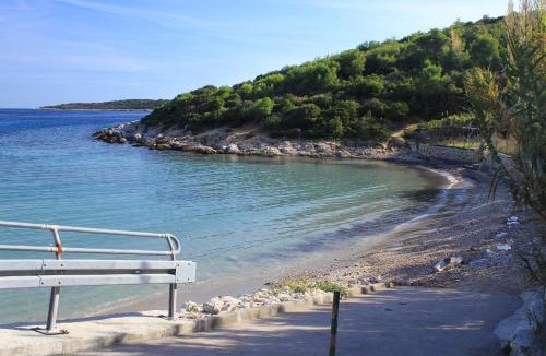 Milna Apartment | Apartments by the sea Milna, Vis - 8490