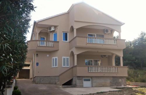 Tkon Apartment | Apartments by the sea Tkon, Pasman - 8454