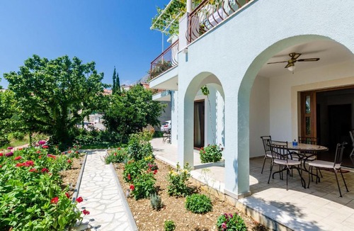 Plat Apartment | apartments carpe diem - comfort one bedroom apartment with terrace and sea vi...