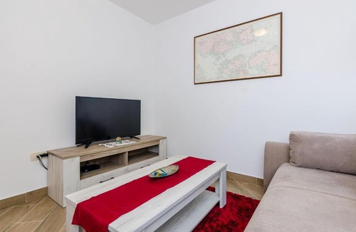 Plat Apartment | apartments carpe diem - comfort one bedroom apartment with terrace and sea vi...