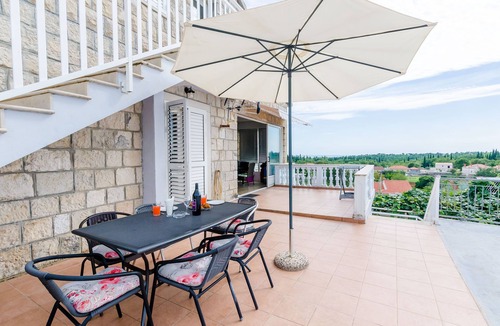 Cilipi Apartment | Apartments Dubrovnik Airport - Two Bedroom Apartment with Shared Terrace
