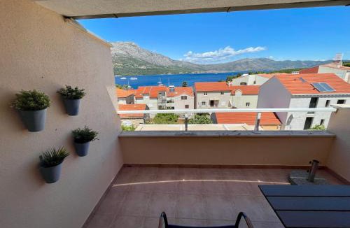 Cove Tri Zala (Zrnovo) Apartment | Apartments Filippi