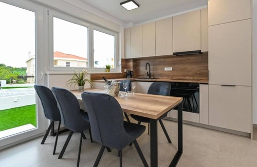 Zrce Apartment | Apartments for 10 with Pool