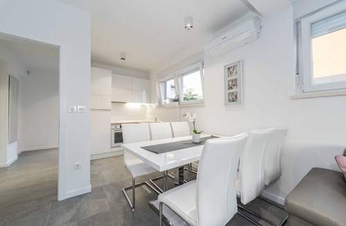 Novalja Apartment | Apartments for 24 with Pool