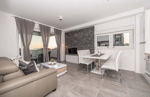 Novalja Apartment | Apartments for 24 with Pool