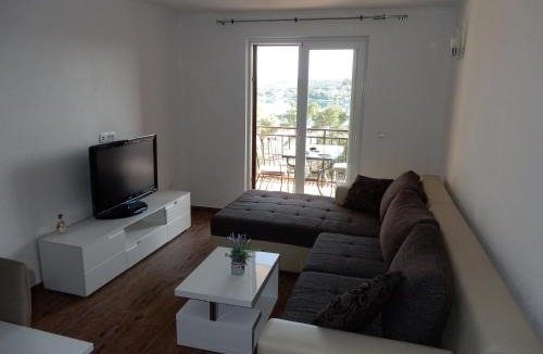 Loviste Apartment | Apartments Indira II