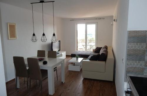 Loviste Apartment | Apartments Indira II