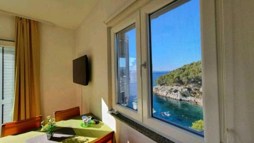 Cove Osibova (Milna) Apartment | Apartments Ivano