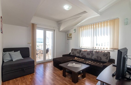 Mastrinka Apartment | Apartments Janja (30131-A1) - Arbanija (Ciovo)