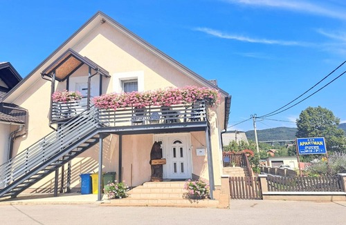 Brinje Apartment | Apartments Jezerane - Four Bedroom Apartment with Balcony