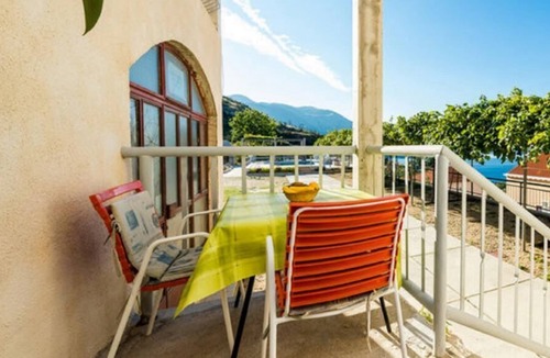 Zavrelje Apartment | Apartments Klis -Studio Apartment with Terrace - 2 (B)