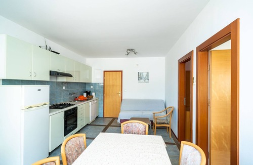 Zavrelje Apartment | Apartments Klis - Three-Bedroom Apartment with Terrace