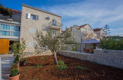 Sutivan Apartment | Apartments Lenka - Two Bedroom Apartment with Garden Terrace A4