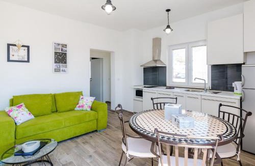 Gruz Apartment | Apartments Life - One Bedroom Apartment with Balcony and Sea View