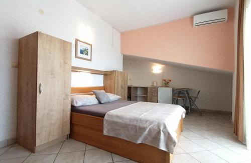 Pirovac House | Apartments M