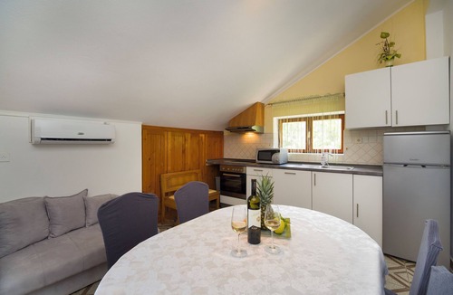Brna Apartment | Apartments Marija, (13470), Brna, hr