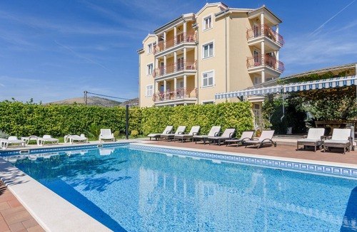Trogir Apartment | Apartments Mary Nice house with multiple apartments 1
