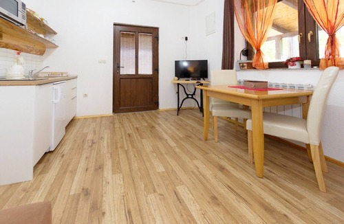 Korenica Apartment | Apartments Milan, (16063), Korenica, hr