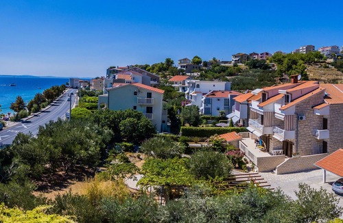 Dugi Rat Apartment | Apartments Near Beach (90351-A1) - Dugi Rat
