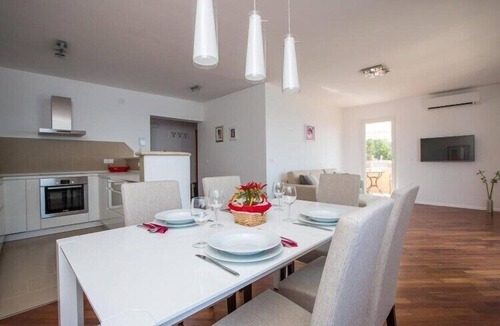 Orasac Apartment | Apartments Nina - Two-Bedroom Apartment with Balcony and Sea View (Orašac)