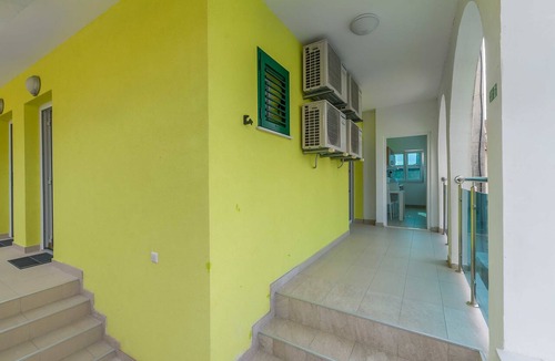 Dugi Rat Apartment | Apartments Road star (74741-A2) - Mali rat