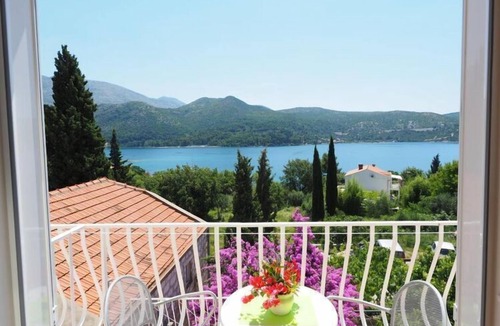 Slano Apartment | Apartments & Room Eva Slano - Double Room with Balcony and Sea View (Kamara)