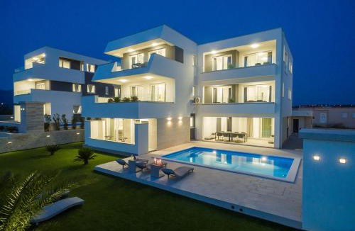 Zrce Apartment | Apartments & Rooms Pool Villas Maris