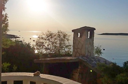 Milna Apartment | Apartments Ružica, (12860), Vis, hr