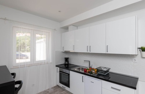 Mokosica Apartment | Apartments Siblings - Premium One Bedroom Apartment with Terrace and Garden View (PRVI)