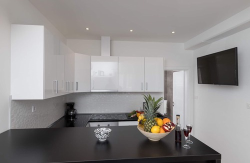 Mokosica Apartment | Apartments Siblings - Premium Two Bedroom Apartment with Terrace and Garden View (CETVRTI)