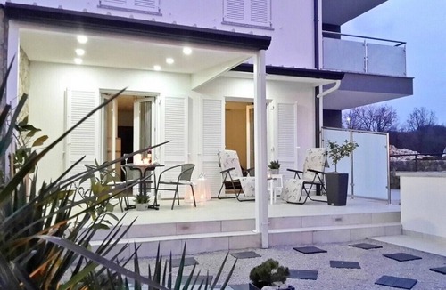 Njivice Apartment | Apartments Stefi, (14507), Njivice, hr
