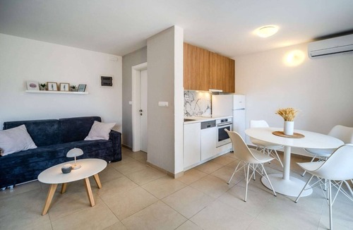 Sutivan Apartment | Apartments Tomy - Studio Apartment with terrace