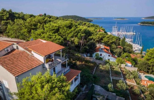 Maslinica Apartment | Apartments Vesna (98341-A2) - Maslinica