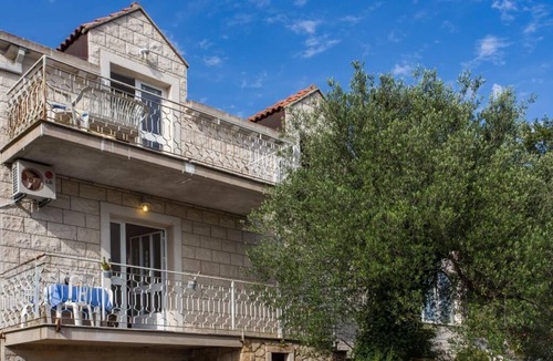 Cilipi Apartment | Apartments Villa Maslina - One-Bedroom Apartment with Terrace and Garden View