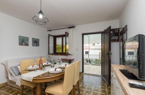 Kastel Stafilic Apartment | Apartments with parking space Kastel Stafilic, Kastela - 16086