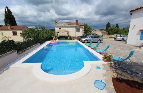 Rovinjsko Selo Apartment | Apartments with Shared Pool Midea 2