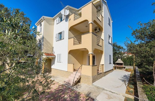 Vrsi Apartment | Apartments Zdenka, (14920), Vrsi, hr