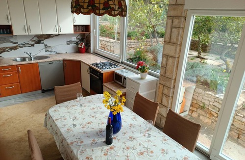 Necujam Apartment | Apartmentsolta Delia Groundfloor. Pet friendly 🤗 Mega Grand Apartment 90m2