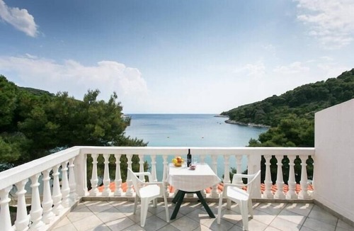 Saplunara Apartment | Apartmetns Franka Saplunara-One-Bedroom Apartment with Terrace and Sea View No2