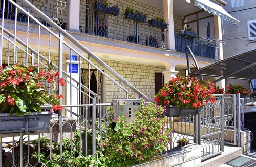 Murine Apartment | App Erin with 2 Bathrooms, 2 Air Conditioning Units, and a Terrace