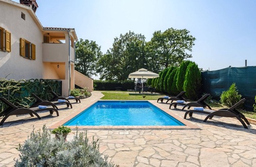 Brecevici Apartment | App Sadina with Private Pool and Garden