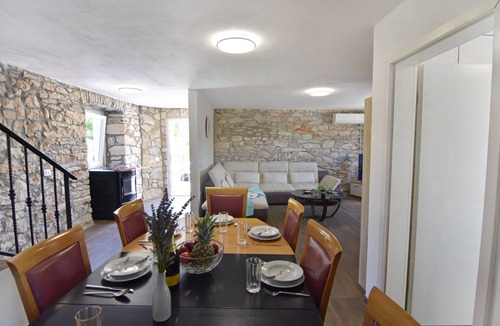Vilanija Apartment | Appartamento con tre Camere, Terrazzo e Piscina Condivisa Vicino a Umago