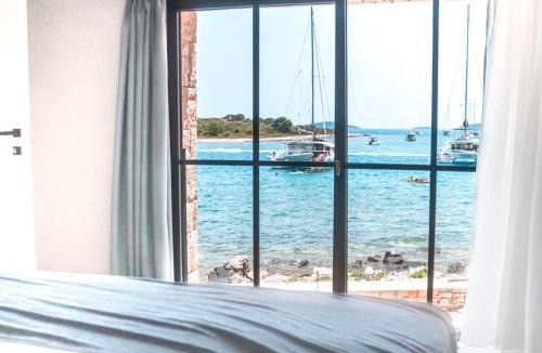 Veliki Drvenik Villa | Art Beach House