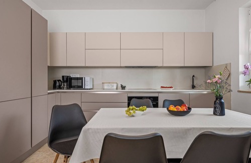 Kapelica Apartment | attraktive Wohnung mit privatem Pool by Interhome