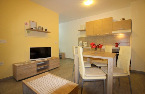Kastelir House | Authentic stone house with garden, barbecue, playground, trampoline