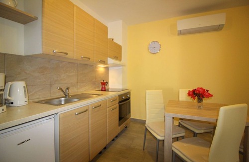 Kastelir House | Authentic stone house with garden, barbecue, playground, trampoline