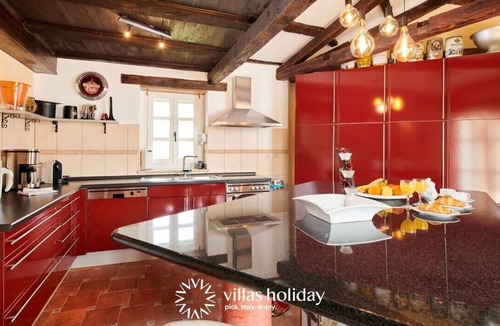 Jehnici Villa | Authentic Villa Karim with a pool and a spacious garden