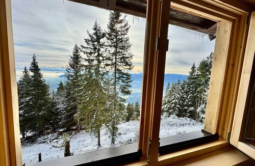 Trzic Cabin | Awesome 4-bedroom Off-Grid Mountain Haven – Hike & Bike Paradise